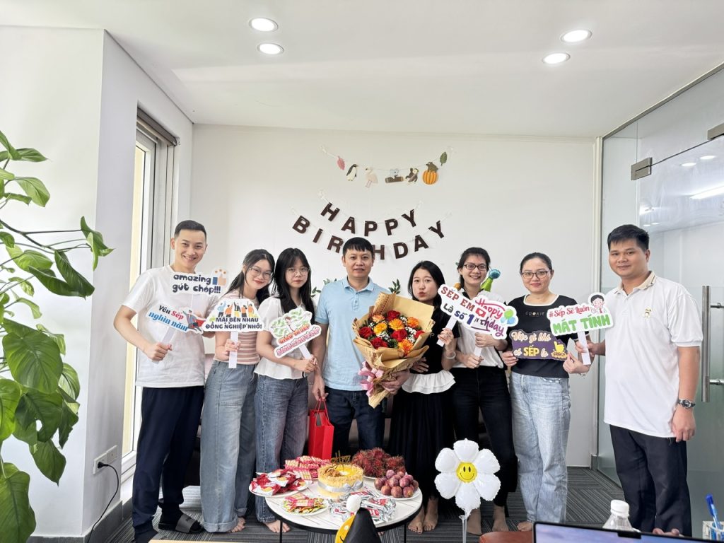 Team ICT Logistics chúc mừng sinh nhật sếp Tùng!