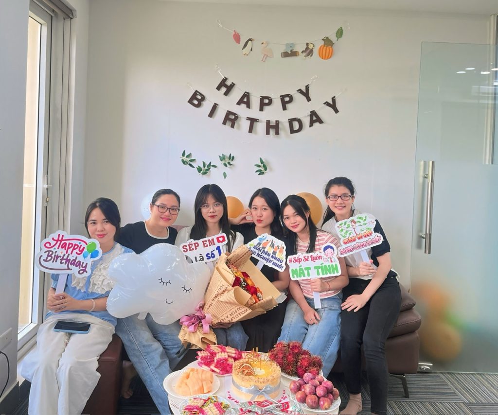 Team ICT Logistics chúc mừng sinh nhật sếp Tùng!